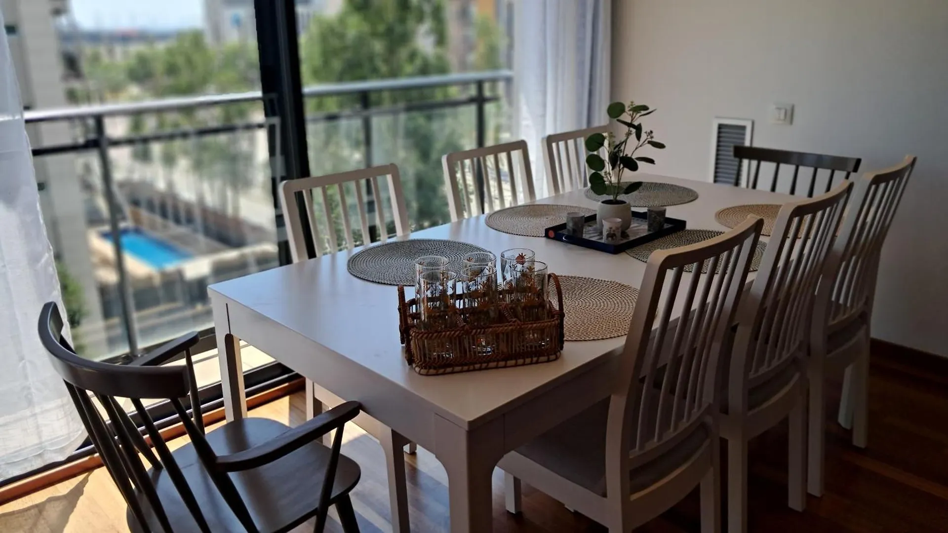 Modern Apartment, With Parking, Close To The Beach!! location