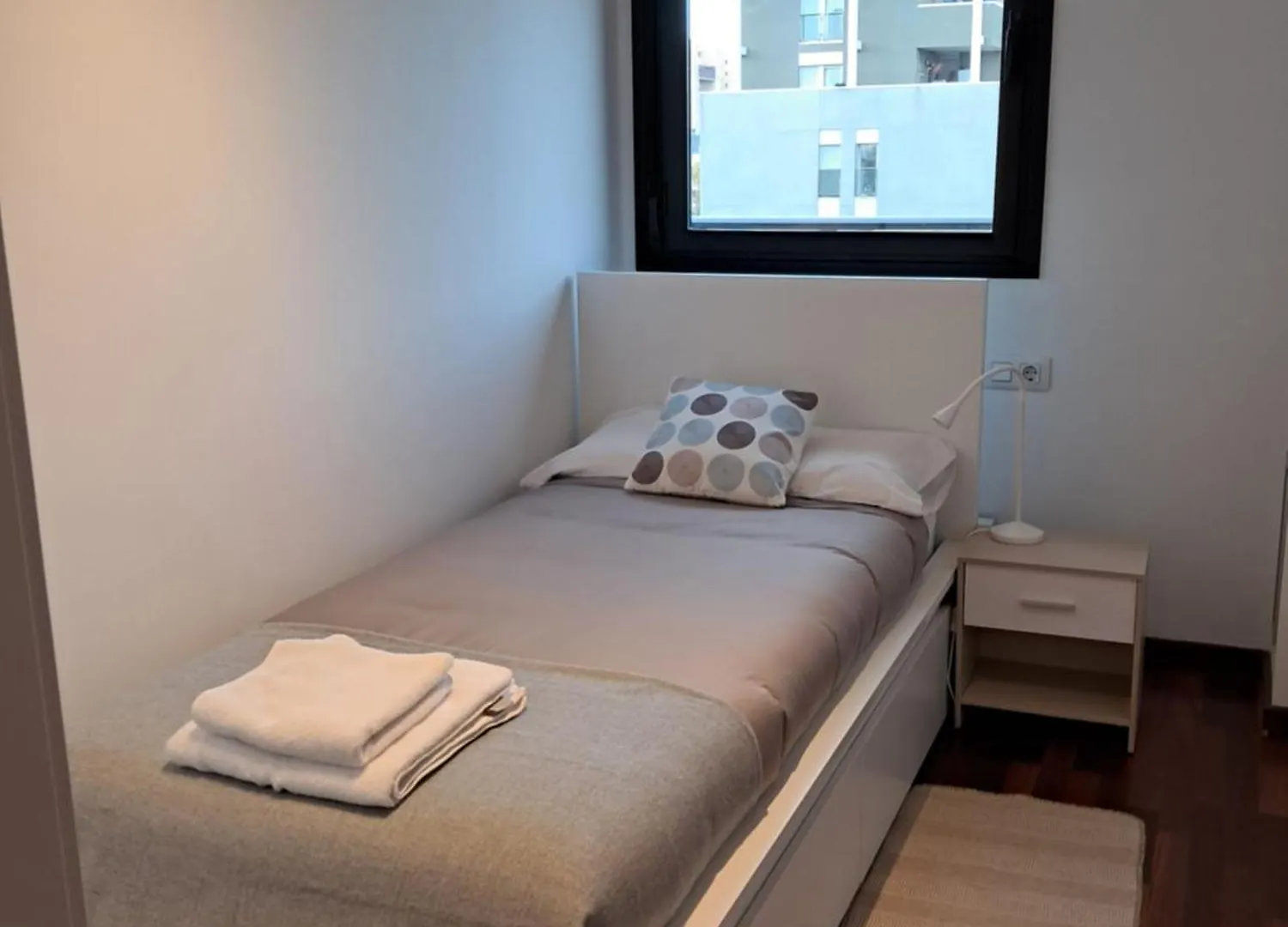 Modern Apartment, With Parking, Close To The Beach!! Sant Adria de Besos Spain